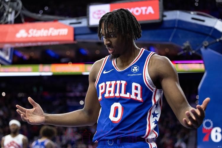 马克西是自2010年艾弗森以来,首位入选首发阵容的76人后卫 马克西是自2010年艾弗森以来,首位入选首发阵容的76人后卫